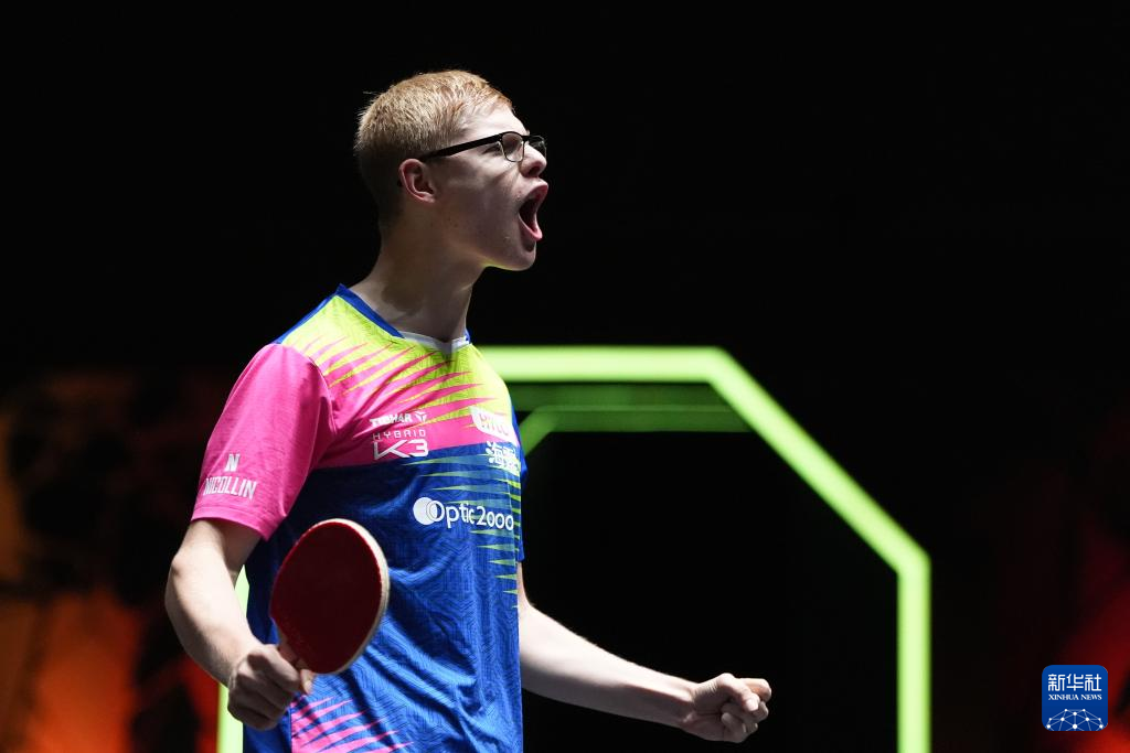 载着梦想与 载着梦想与